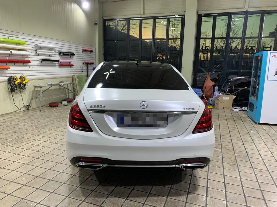 Mercedes-Benz S-Classのカーラッピング事例|サテンホワイトパール 施工写真 1-2