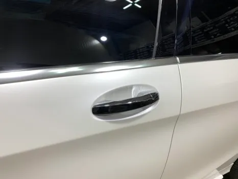 Mercedes-Benz S-Classのカーラッピング事例|サテンホワイトパール 施工写真 4-2