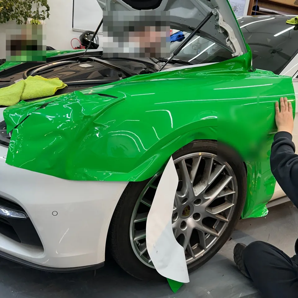 ポルシェ パナメーラ カーラッピング事例|Python Green 施工写真 2-1