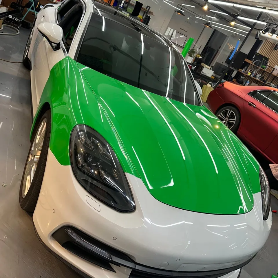 ポルシェ パナメーラ カーラッピング事例|Python Green 施工写真 3-1