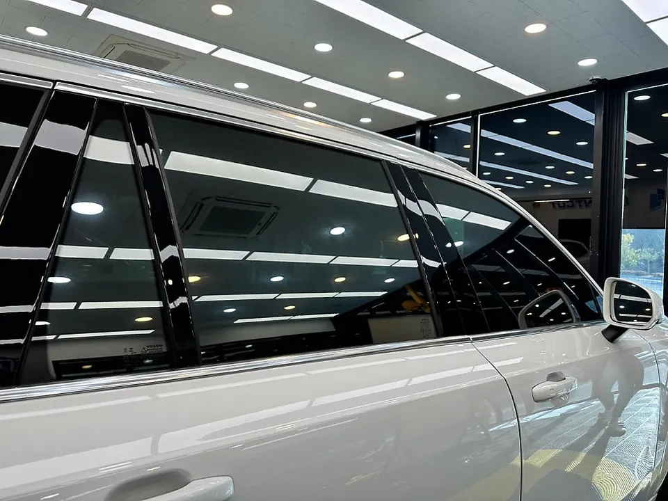 Volvo XC90のカーフィルム施工事例｜断熱・スモーク効果 施工写真 2-3