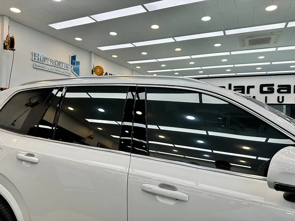 Volvo XC90のカーフィルム施工事例｜断熱・スモーク効果 施工写真 3-3