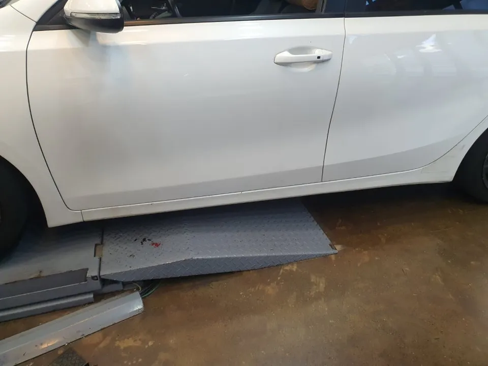 Kia K3 body kit - Kia K3 Body Kit Installation Review: Sporty Side Skirts photo 2