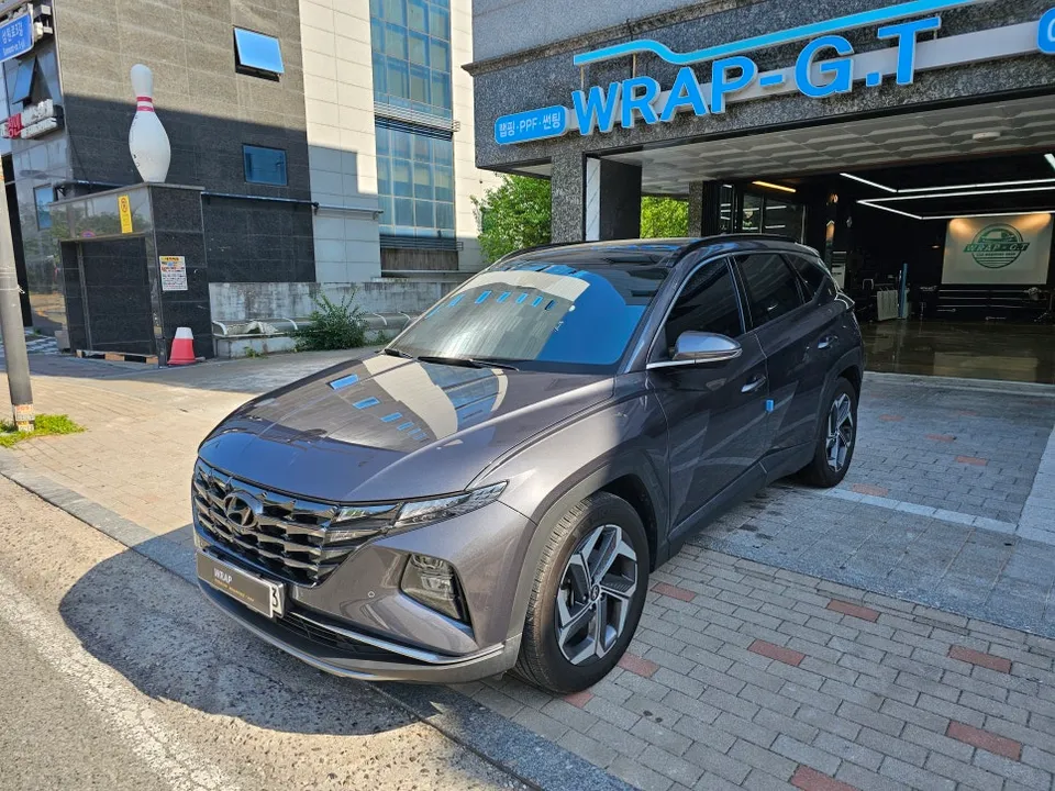 Hyundai Tucson NX4のカーフィルム施工事例|費用目安・仕上がり 施工写真 1-3