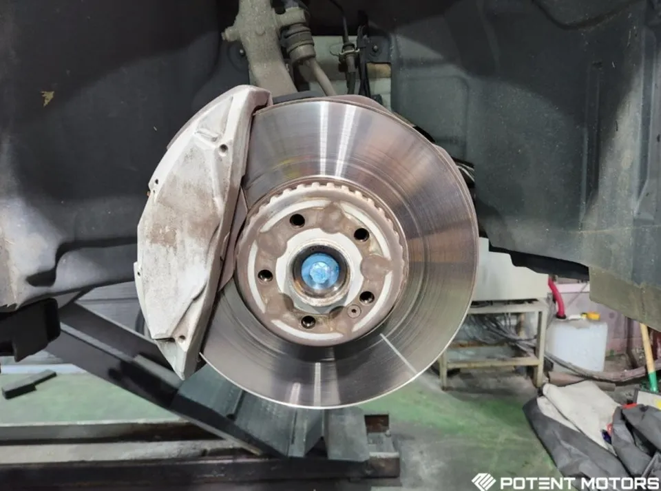 Mercedes-Benz E-Class W213  - Mercedes-Benz E300 Brake Upgrade Review: Volckmann Discs photo 4