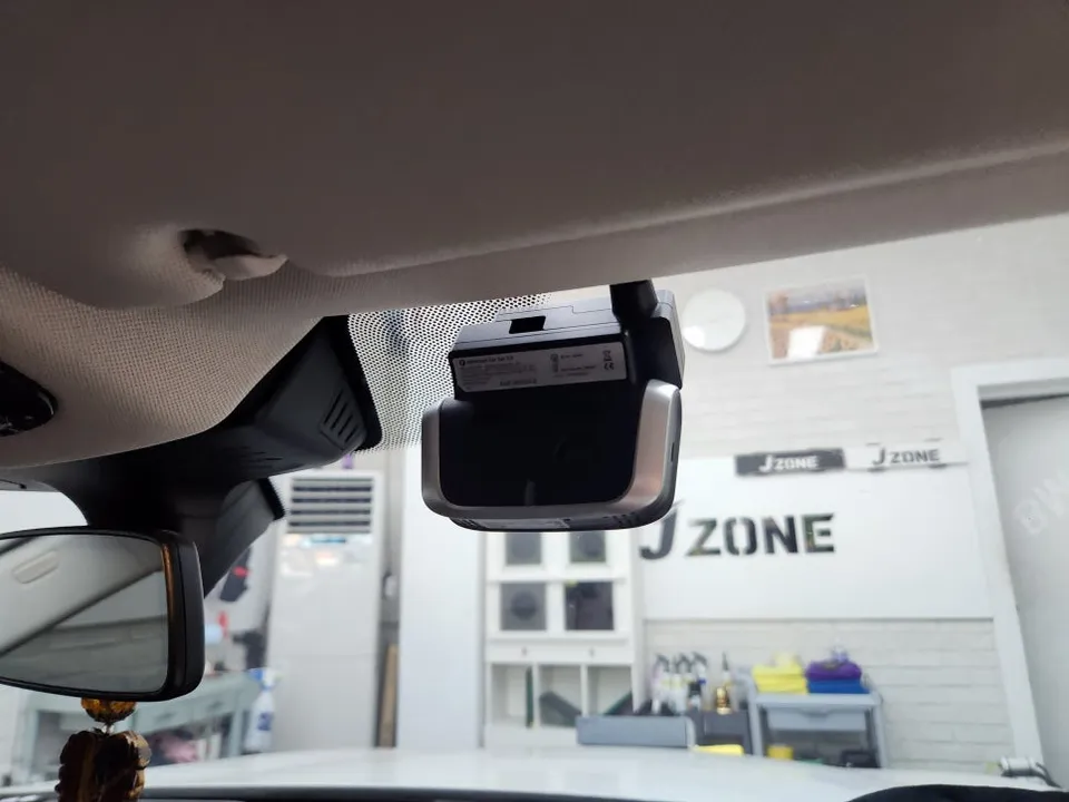 BMW 5 Series dash cam - BMW 5 Series Dash Cam Installation Review — Professional Fit photo 3