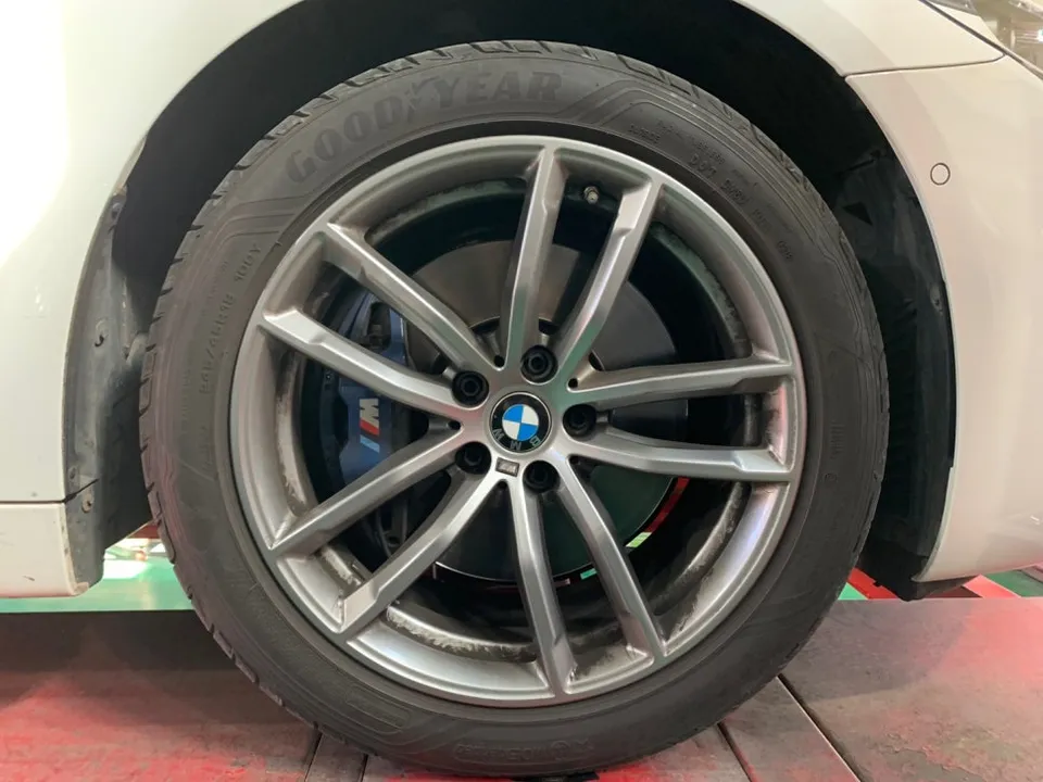 BMW 5 Seriesのホイールリペア・塗装事例 施工写真 3-1