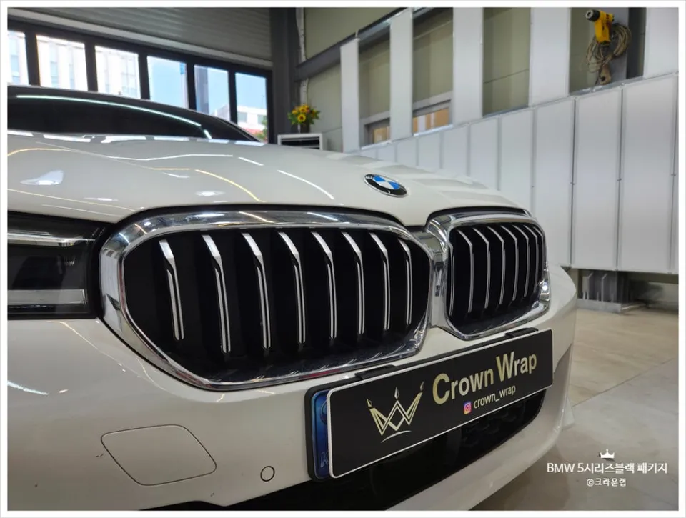 BMW 5 Series PPF施工事例｜クロムモールラッピング・ヘッドライト 施工写真 5