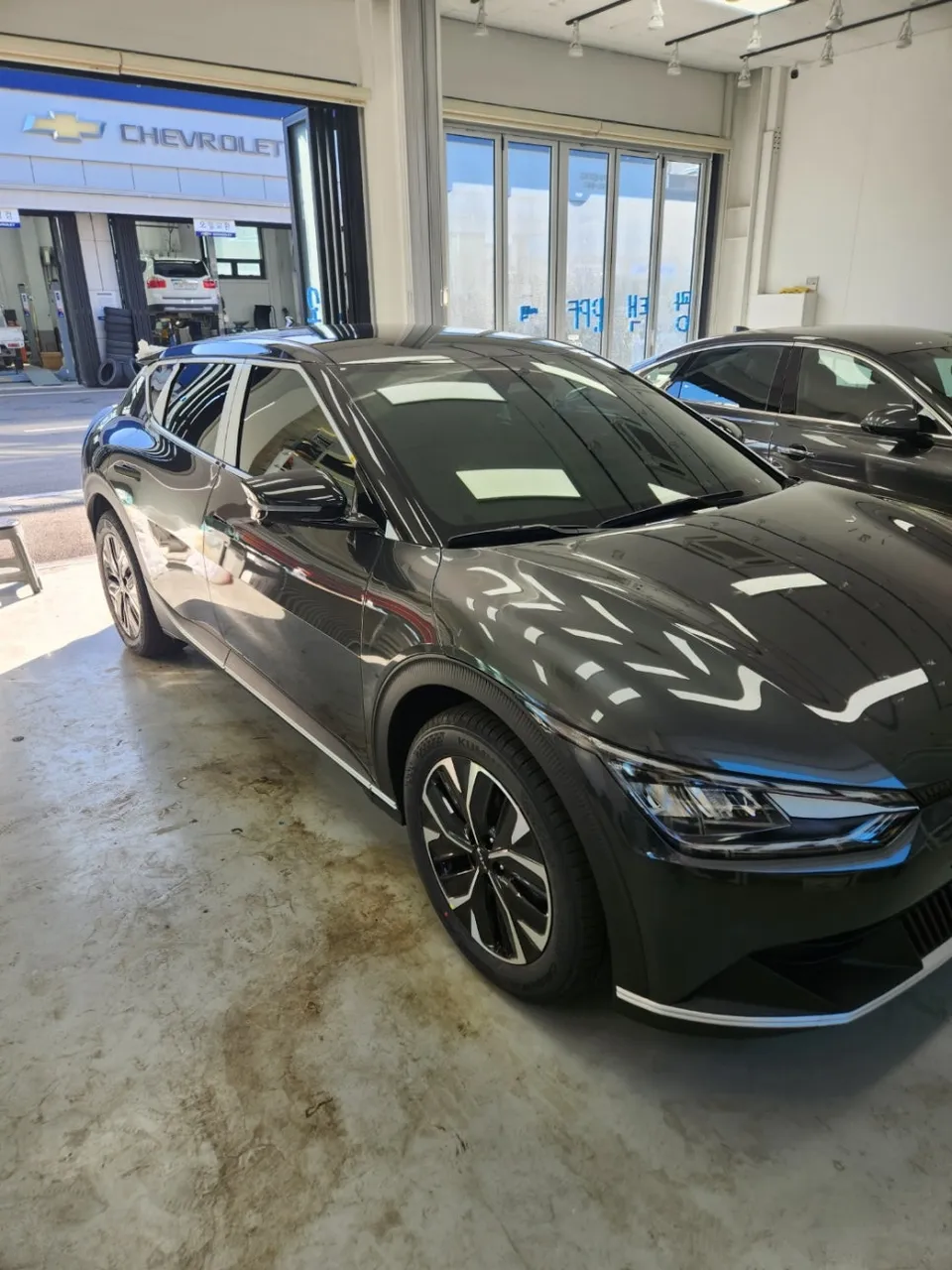 Kia EV6のPPF施工事例|費用目安と仕上がり 施工写真 4-1