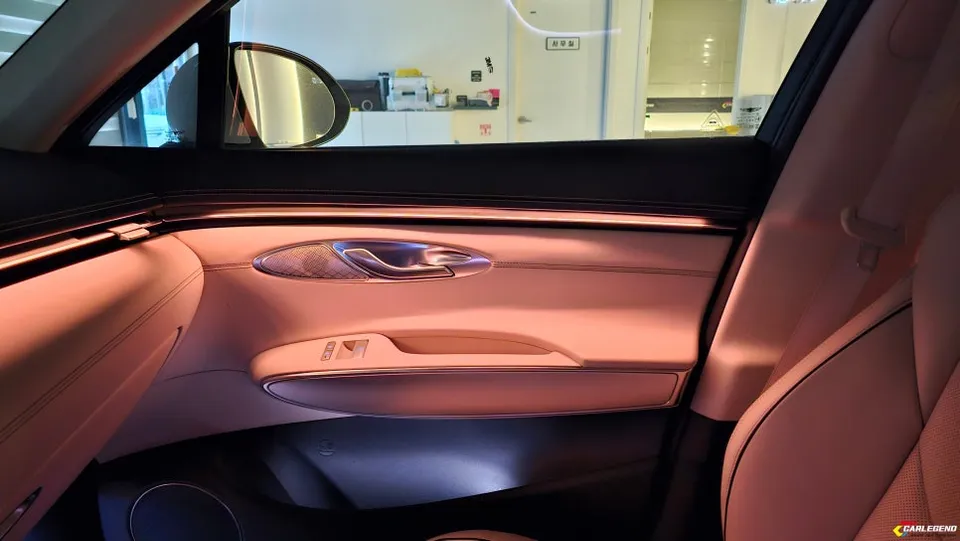 Genesis GV70 ambient lighting - Genesis GV70 Ambient Lighting Review — Seamless OEM Integration photo 7