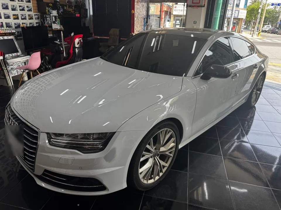 Audi A7のカーラッピング事例|アッシュグレーで高級感アップ 施工写真 2-1