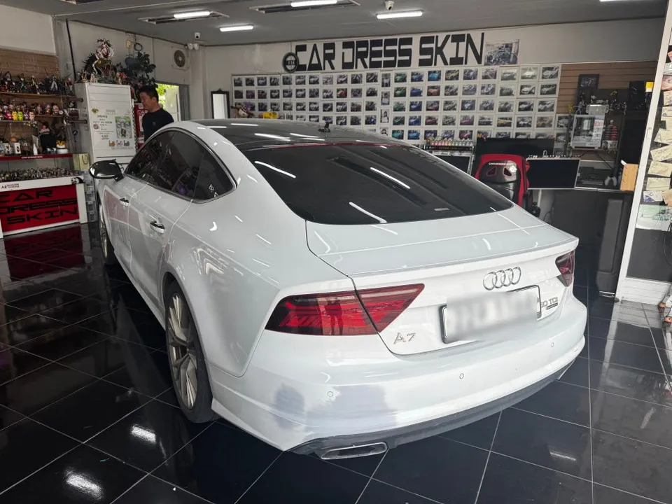 Audi A7のカーラッピング事例|アッシュグレーで高級感アップ 施工写真 4-2