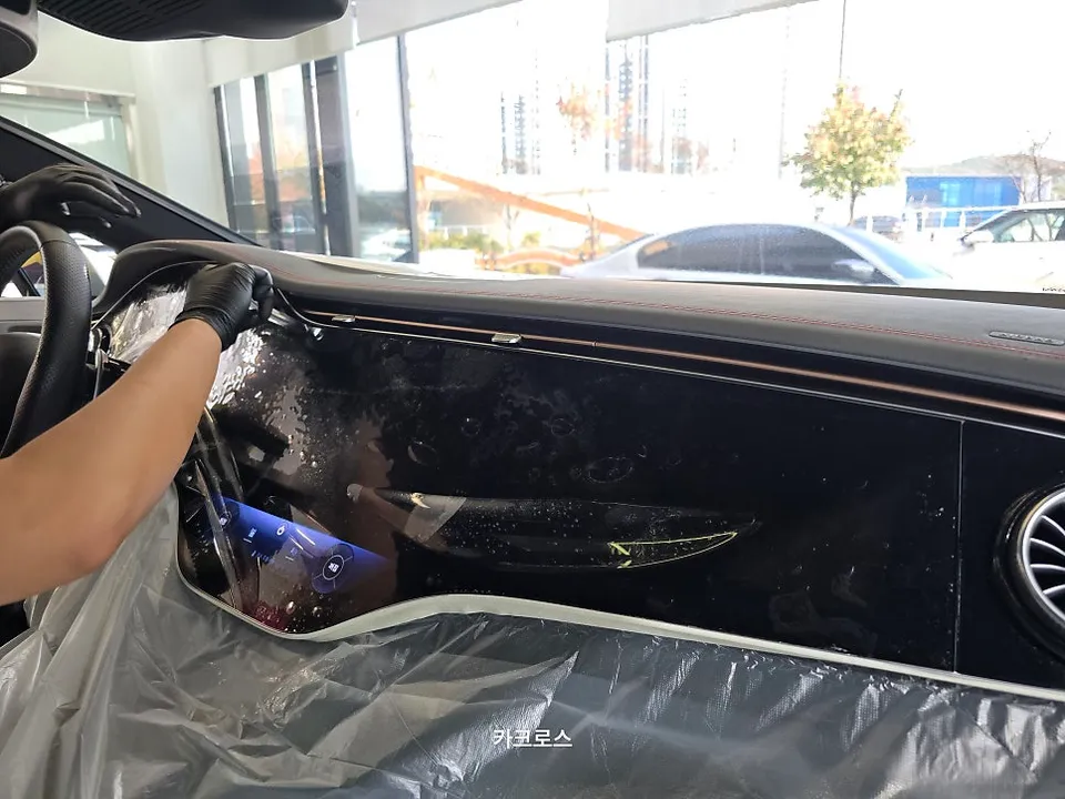 Mercedes-Benz EQEのPPF施工事例｜内装保護 施工写真 2-2
