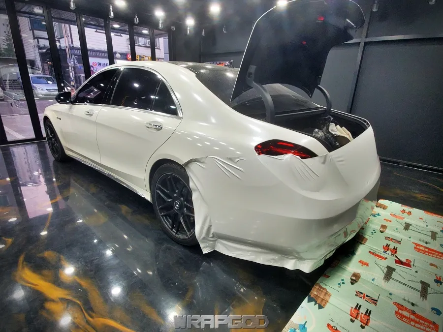 メルセデス・ベンツ S63 AMGのカーラッピング事例|費用目安・仕上がり 施工写真 2-2