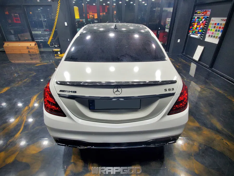 メルセデス・ベンツ S63 AMGのカーラッピング事例|費用目安・仕上がり 施工写真 3-2