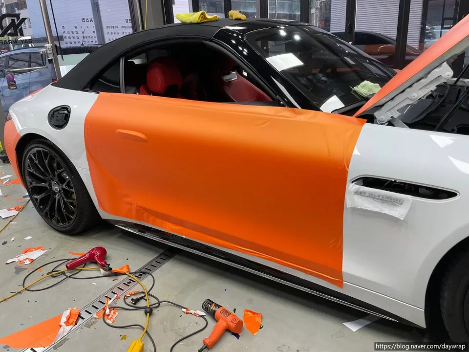 Mercedes-Benz SL63 AMGのカーラッピング事例｜マットサテンオレンジ 施工写真 2-2