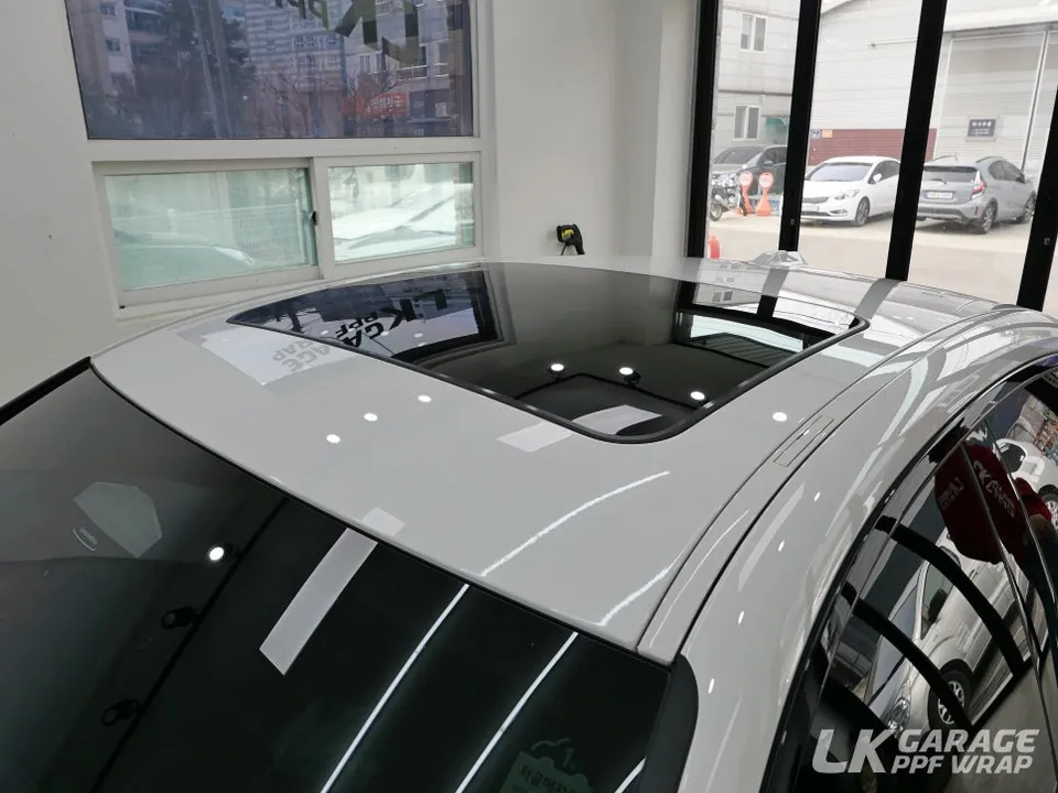 BMW i4 vinyl wrap - BMW i4 Roof Wrap Review: Gloss Black Upgrade photo 3