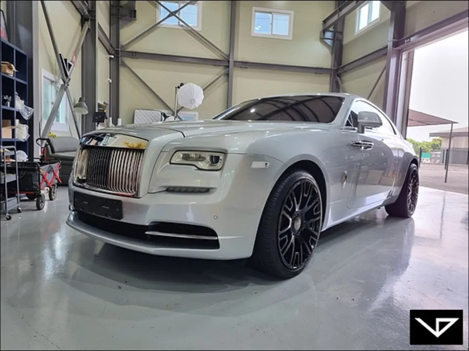 Rolls-Royce Wraith new car package review