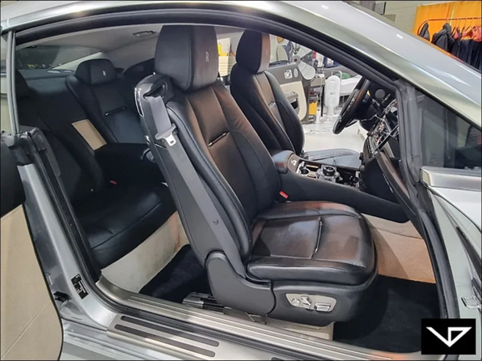 Rolls-Royce Wraith new car package - Rolls-Royce Wraith New Car Package Review — Bespoke Interior Tran photo 4