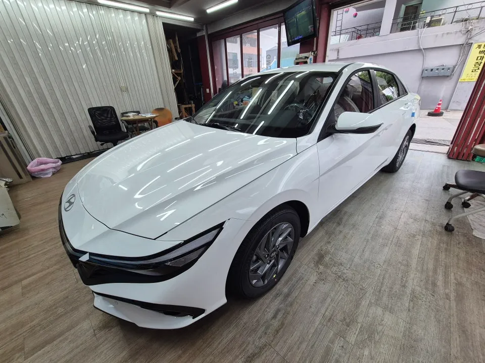 Hyundai Elantraのカーフィルム施工事例|費用目安・仕上がり 施工写真 3-1