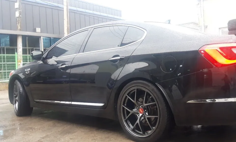 Kia K7 - Kia K7 BBS Wheel Upgrade Review: 19-Inch Black Metallic photo 4