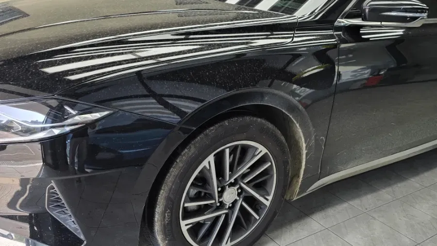 Hyundai Azeraのガラスコーティング事例|韓国での施工 施工写真 3-1