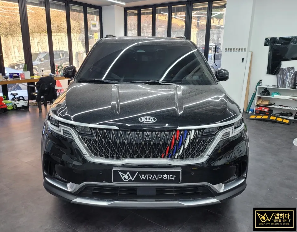 Kia Carnival 4th Genのカーラッピング事例 施工写真 1-2