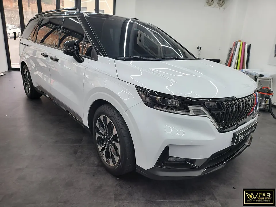 Kia Carnival 4th Genのカーラッピング事例 施工写真 3-2