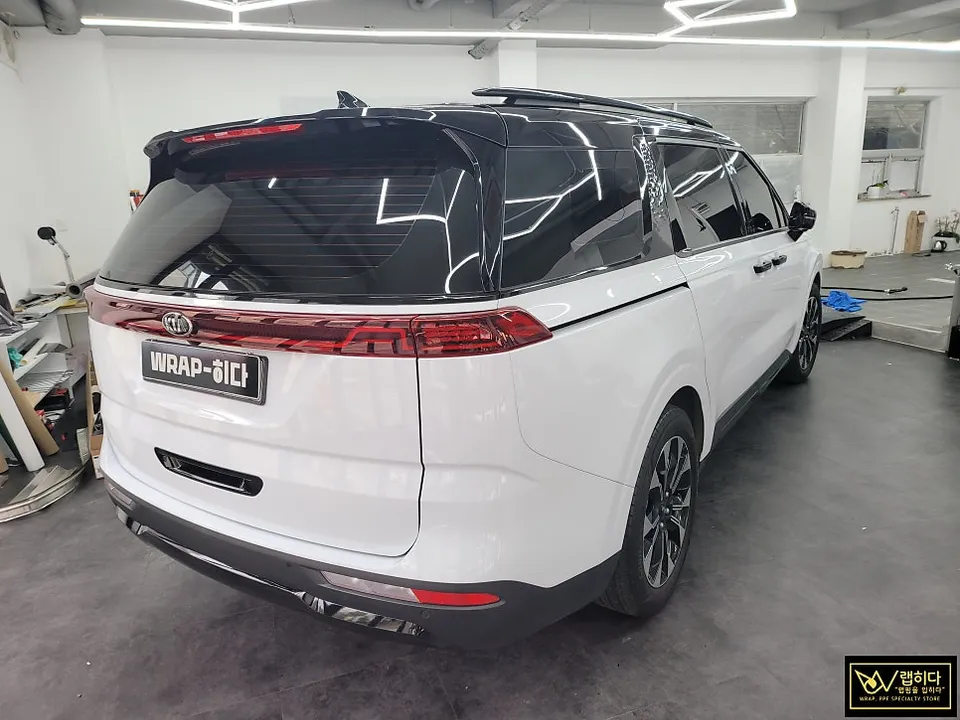 Kia Carnival 4th Genのカーラッピング事例 施工写真 1-3