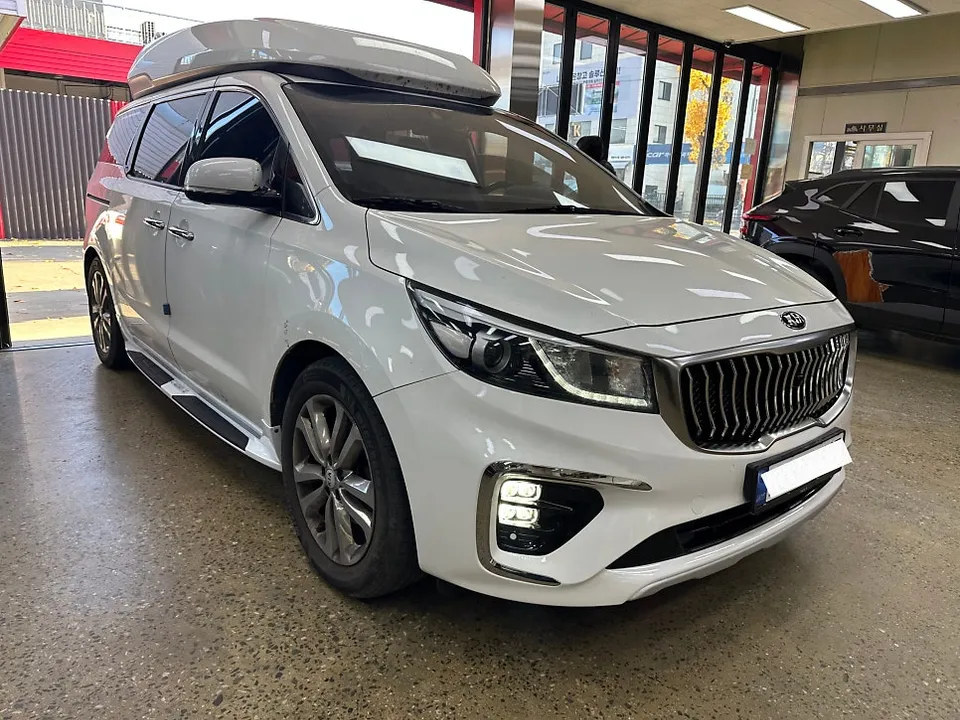 Kia Carnival KA4 body kit - Kia Carnival KA4 Body Kit Upgrade: Enhanced Style & Functionality photo 4