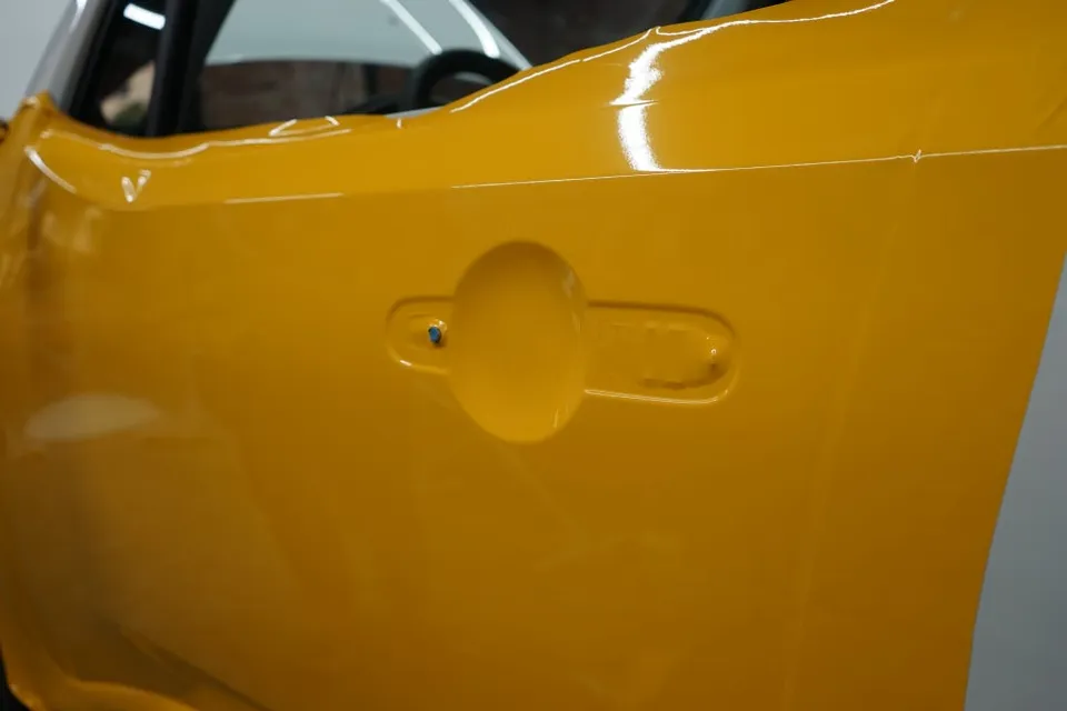 Jeep Renegadeのカーラッピング事例|ダークイエローで個性を演出 施工写真 1-3