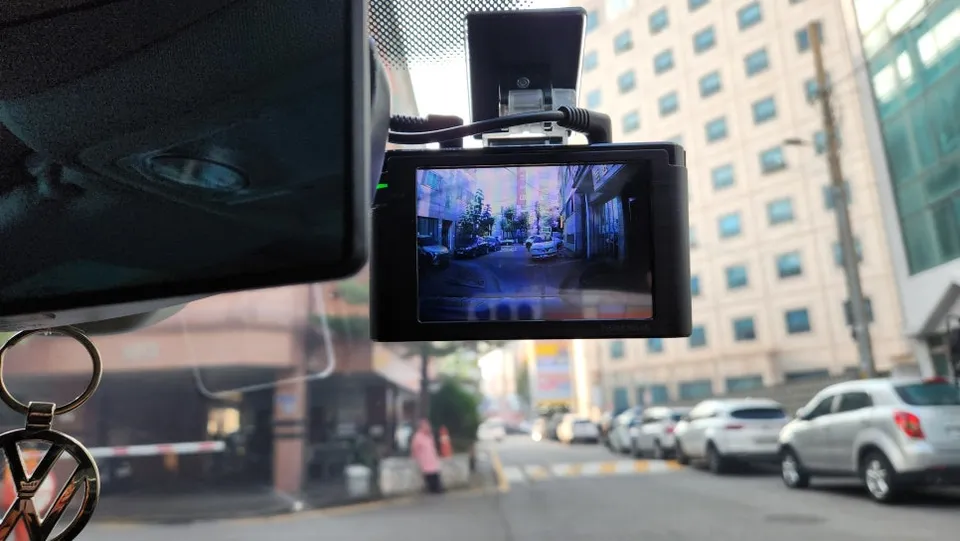 Volkswagen Passat dash cam - Volkswagen Passat Dash Cam Installation Review photo 4