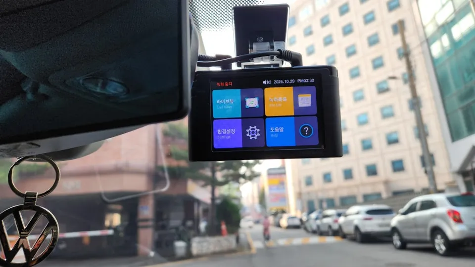 Volkswagen Passat dash cam - Volkswagen Passat Dash Cam Installation Review photo 5
