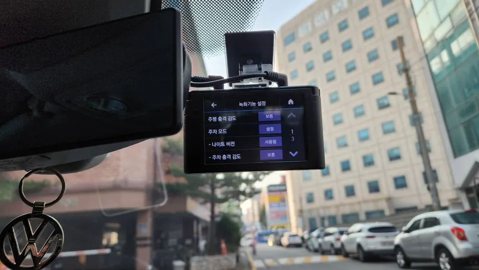 Volkswagen Passat dash cam - Volkswagen Passat Dash Cam Installation Review photo 6