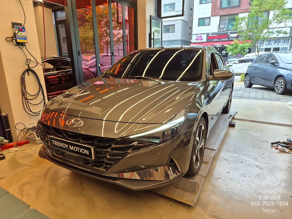Hyundai Elantra CN7 OEM Options Review — Enhanced Parking