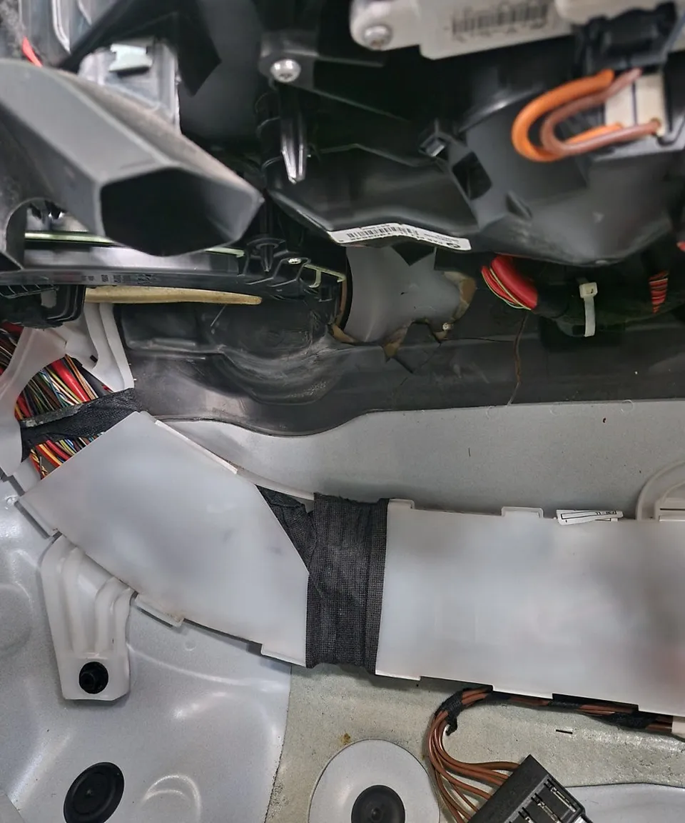 BMW 3 Series soundproofing - BMW 3 Series Undercoating Review: Eliminating Dashboard Odors photo 4