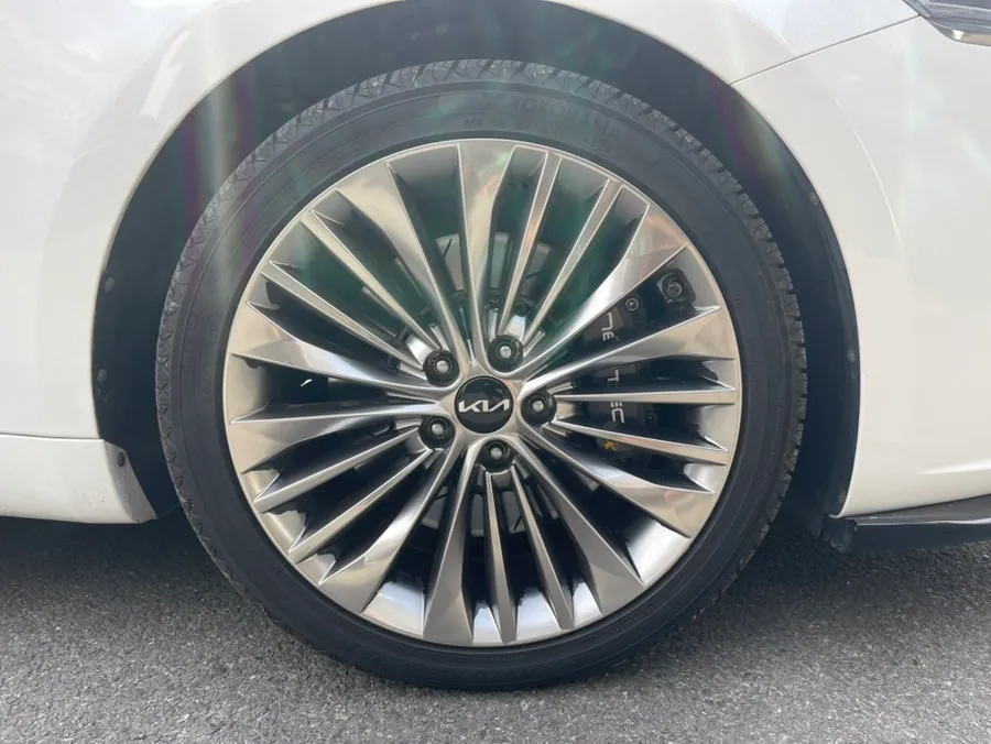 Kia K7のホイールリペア・塗装事例 施工写真 4-1