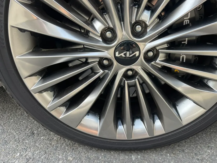 Kia K7のホイールリペア・塗装事例 施工写真 1-2