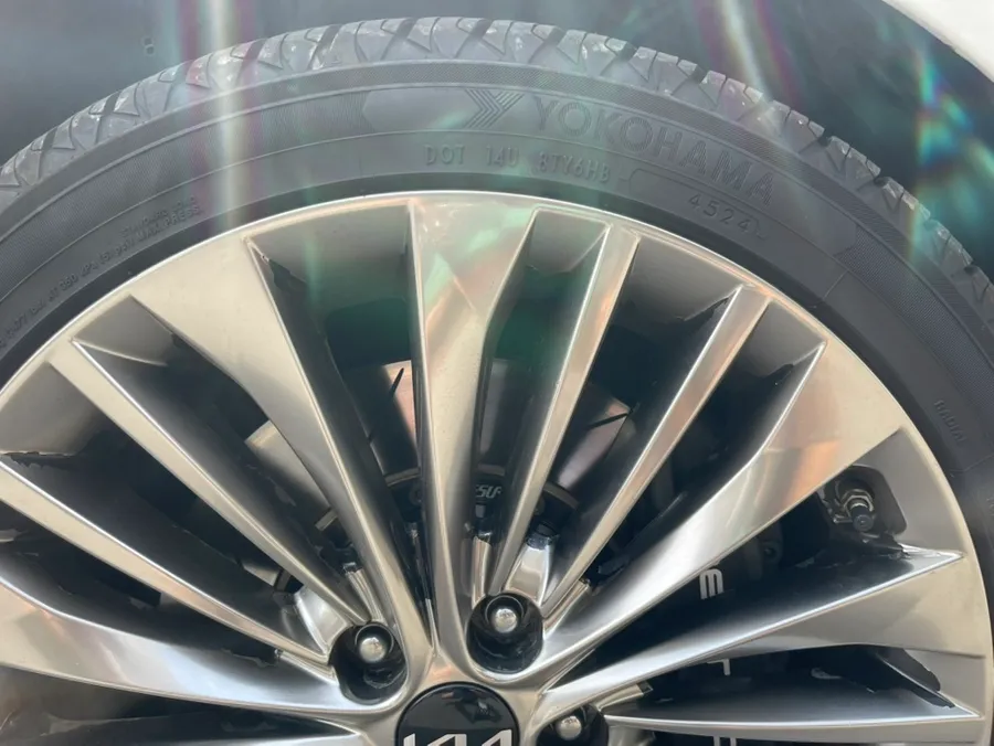 Kia K7のホイールリペア・塗装事例 施工写真 2-2