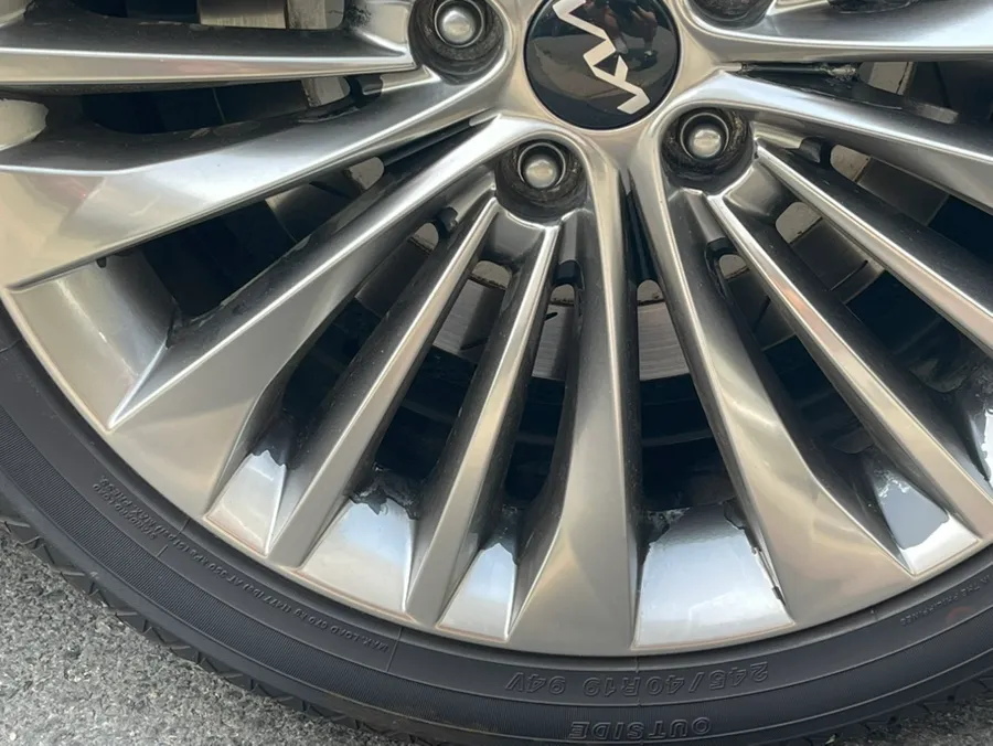 Kia K7のホイールリペア・塗装事例 施工写真 4-2