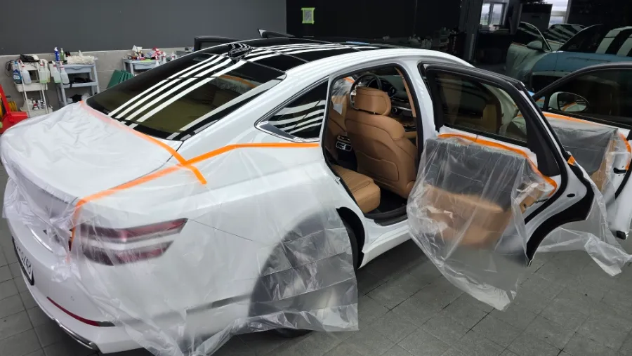 Genesis G80のカーフィルム施工事例|断熱・スモーク 施工写真 2-1