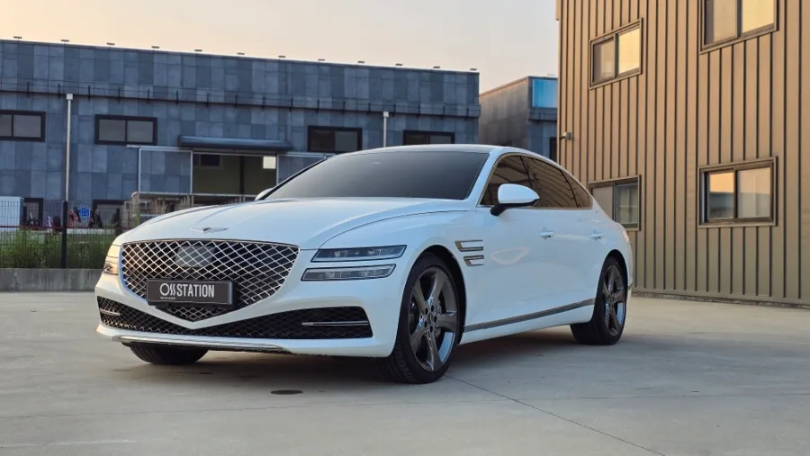 Genesis G80のカーフィルム施工事例｜断熱・スモーク 写真