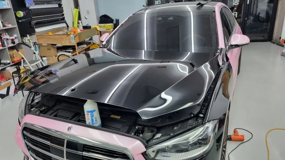 メルセデス・ベンツ Sクラス W223のカーラッピング事例 施工写真 3-2