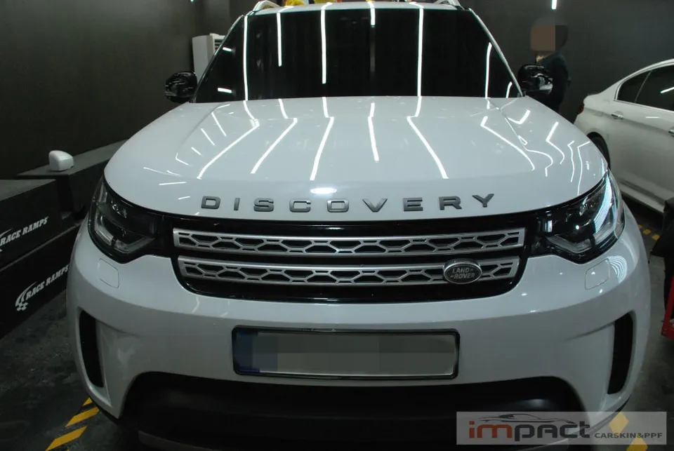 Land Rover Discovery vinyl wrap installation result