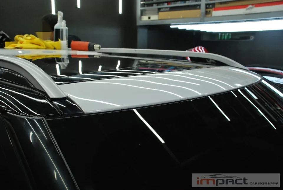 Land Rover Discovery vinyl wrap - Land Rover Discovery Vinyl Wrap Review: Black Pack Upgrade photo 3