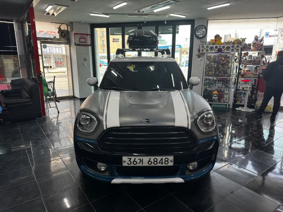 MINI Countrymanのカーラッピング事例|3Mフィルムで変身 施工写真 3-1