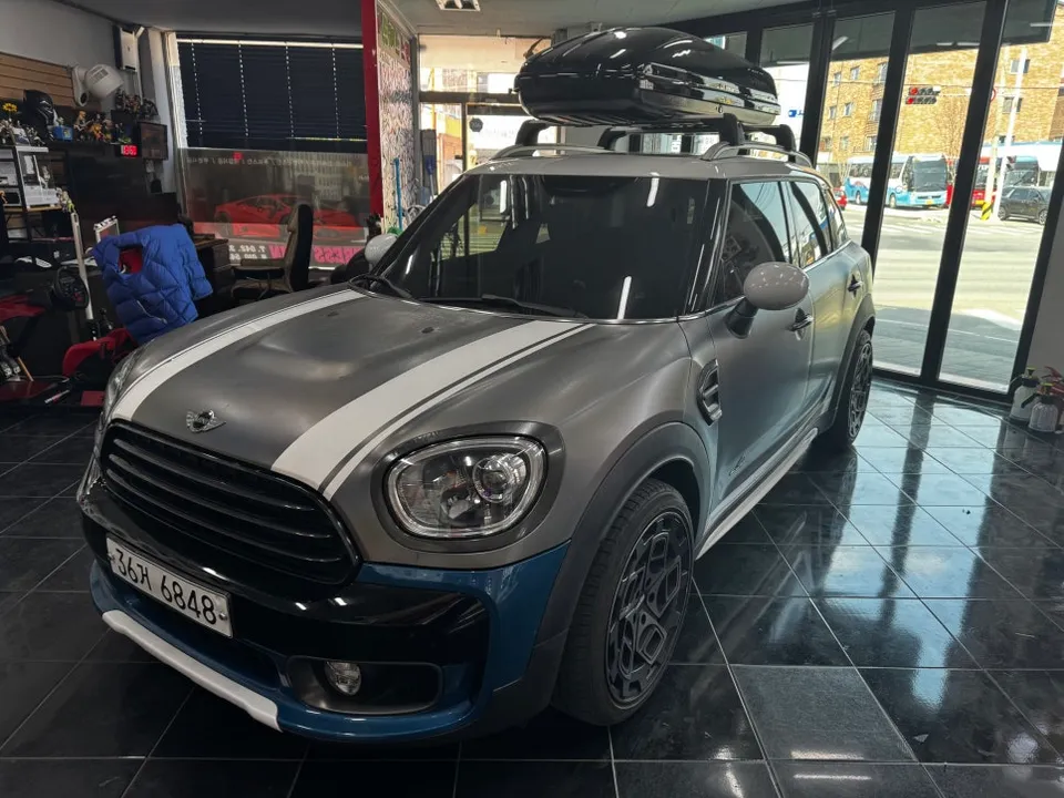 MINI Countrymanのカーラッピング事例|3Mフィルムで変身 施工写真 1-2