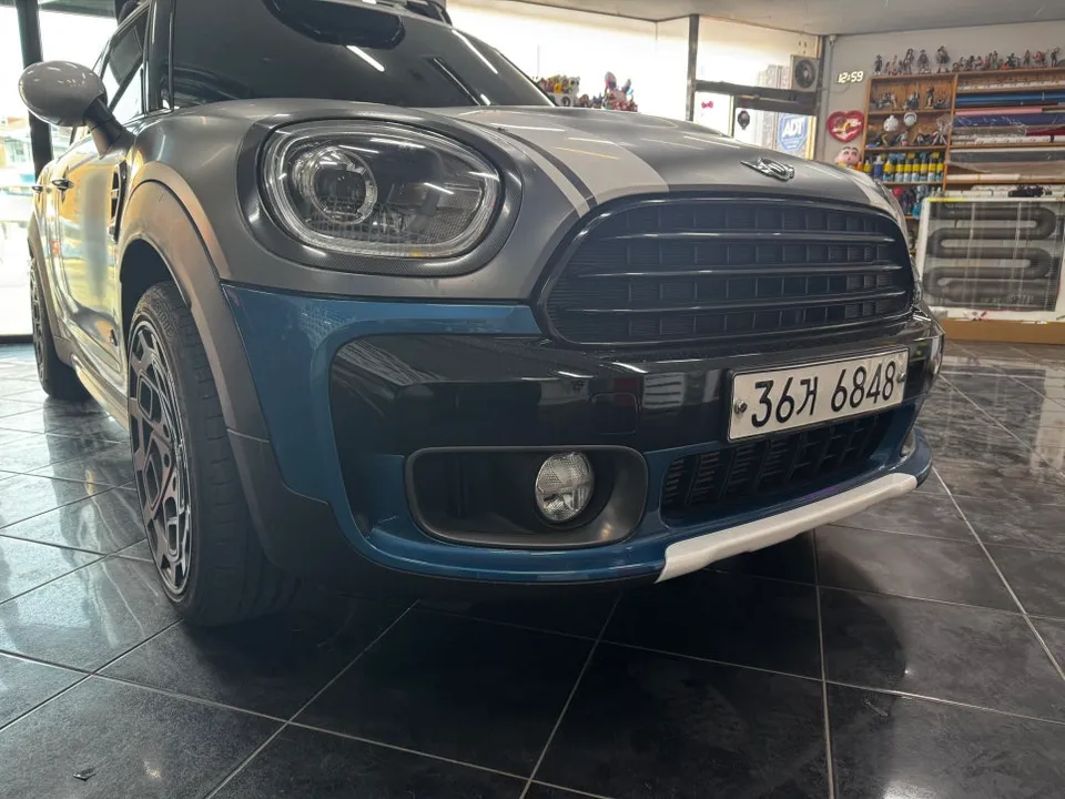 MINI Countrymanのカーラッピング事例|3Mフィルムで変身 施工写真 2-2