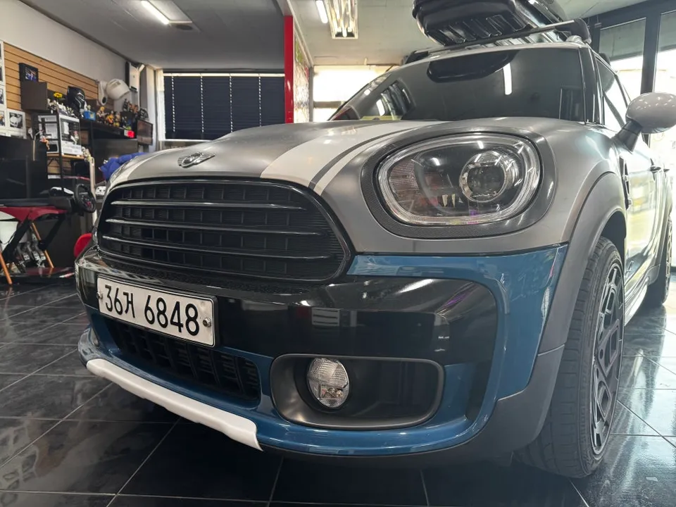 MINI Countrymanのカーラッピング事例|3Mフィルムで変身 施工写真 3-2