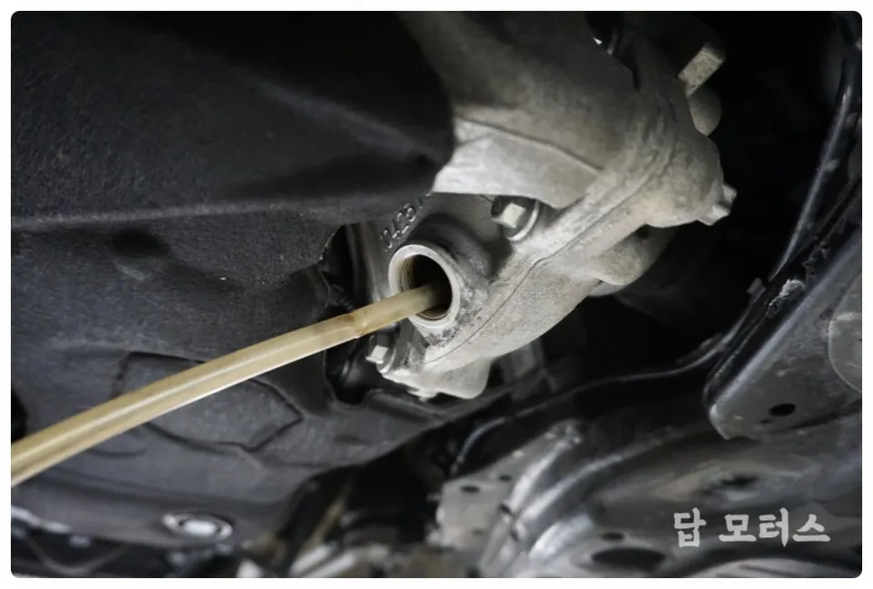 BMW X7 G07  - BMW X7 G07 Differential & TC Oil Change Review photo 5